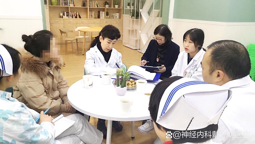 在重慶，心理咨詢(xún)?nèi)绾螢橐钟舭Y患者重塑希望之光